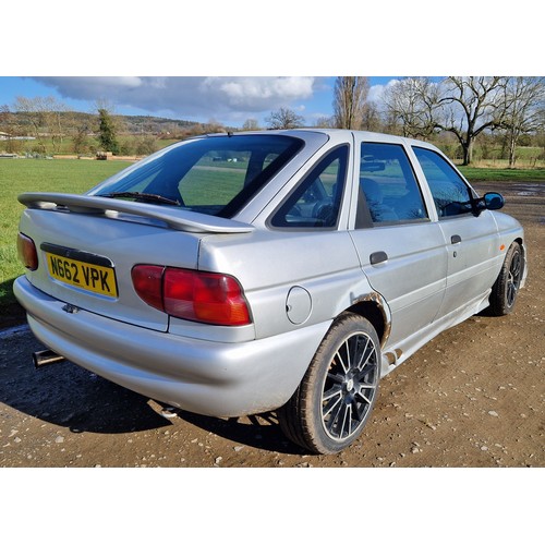 235 - Ford Escort LX Hatchback. 1996. 1597cc
Runs and drives. Underneath is solid. Needs an MOT. Comes wit... 