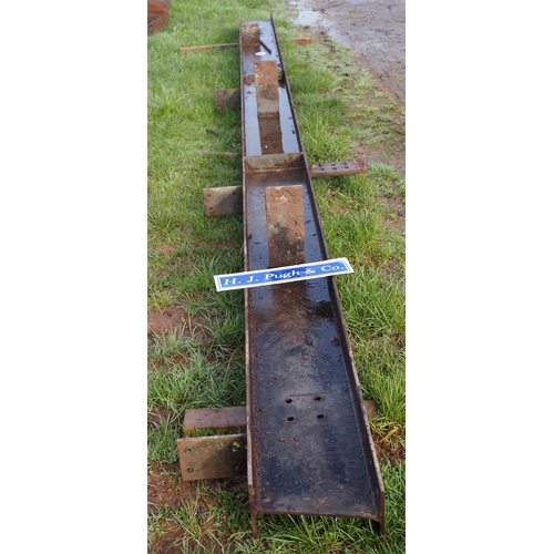 1076 - Steel channel 6.5m x300x170 - 1