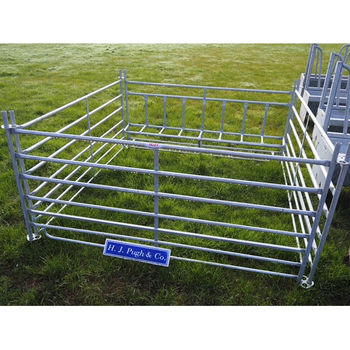 1257 - Galvanised hurdles with bucket holders 6ft - 4