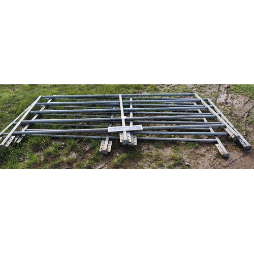 1276 - Galvanised cattle hurdles 10ft - 3