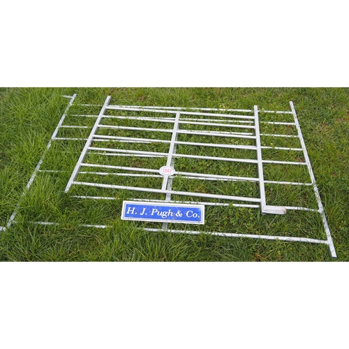 1347 - Galvanised hurdles 6 + 4ft