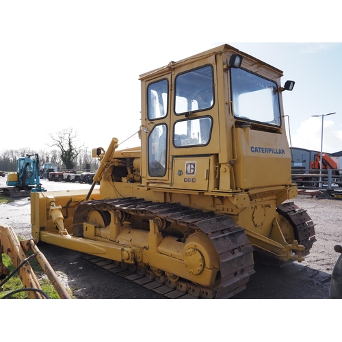 1519 - Caterpillar D6D bulldozer. straight blade with tilt. ROPS cab. Runs and drives, showing 8061 hours