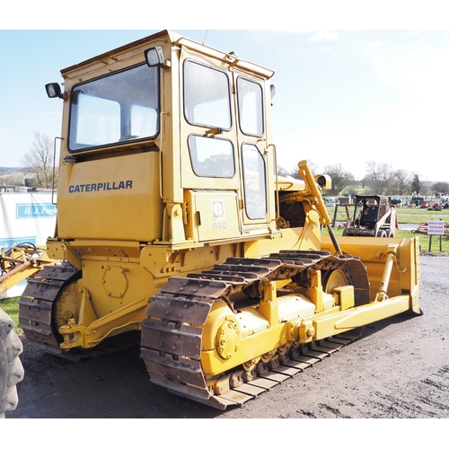 1519 - Caterpillar D6D bulldozer. straight blade with tilt. ROPS cab. Runs and drives, showing 8061 hours