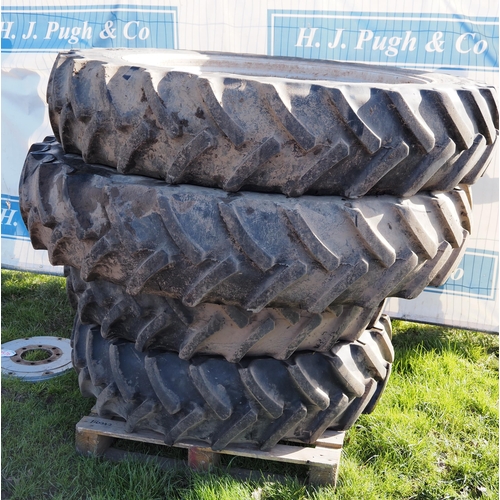 1575 - Set of wheels and tyres + wheel centres, rear - 340-85x38