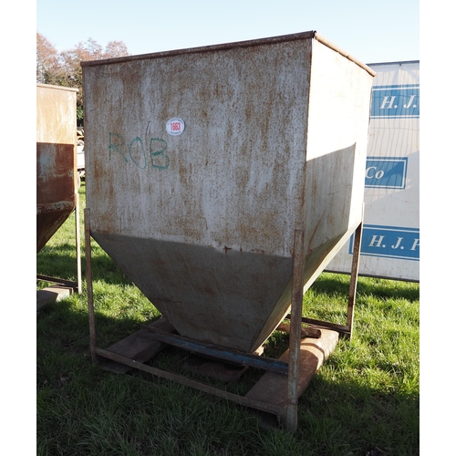 1663 - Feed bins 4x4ft