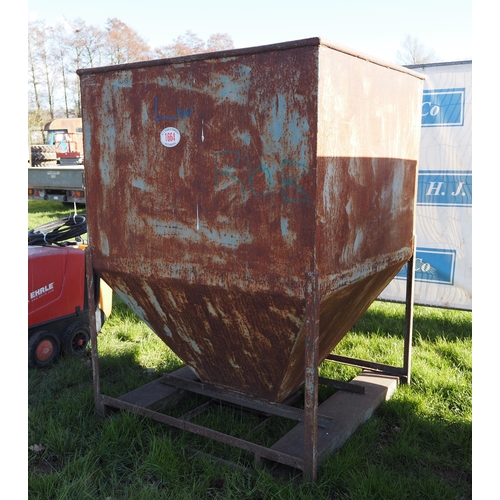 1664 - Feed bins 4x4ft