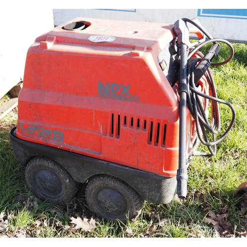 1671 - Lavor pressure washer