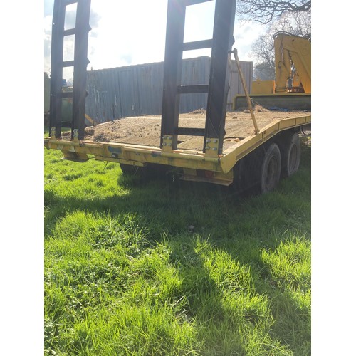 1582 - Beaver tail low loader trailer. Fitted with Atlas hiab, jack legs and ramps. In  working order. 18x8... 