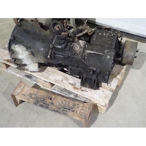 791 - Range Rover LT95 gearbox and cross member **End of Friday Auction**