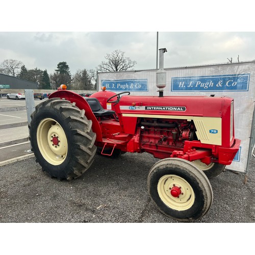 562 - International/KIMCO 676 6 cylinder tractor. Runs and drives, good tyres. No docs