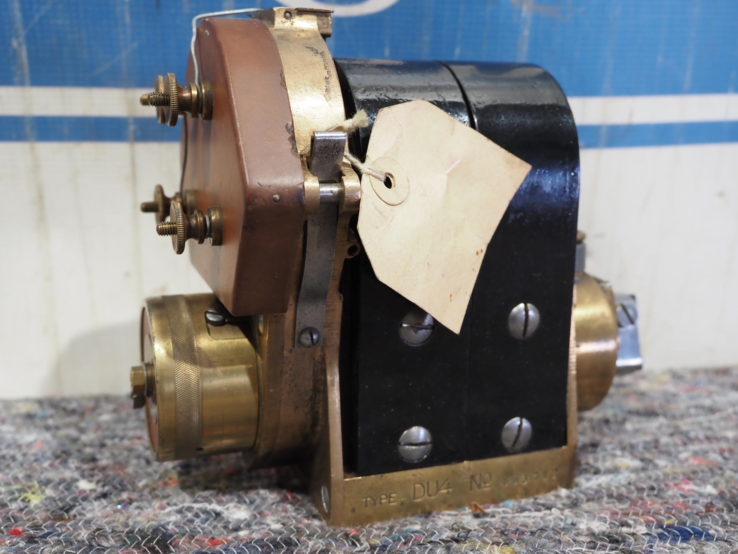 Bosch DU4 Clockwise rotation magneto with spark. Reconditioned
