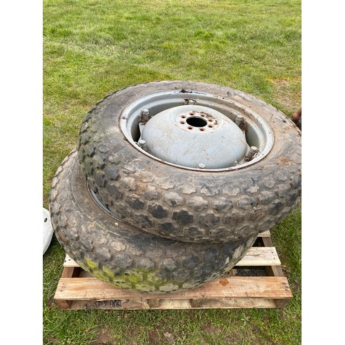 Ferguson rear wheels and grass tyres - 2