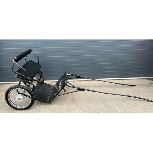 1025 - Black two wheeled carriage, suitable for Shetland/small pony