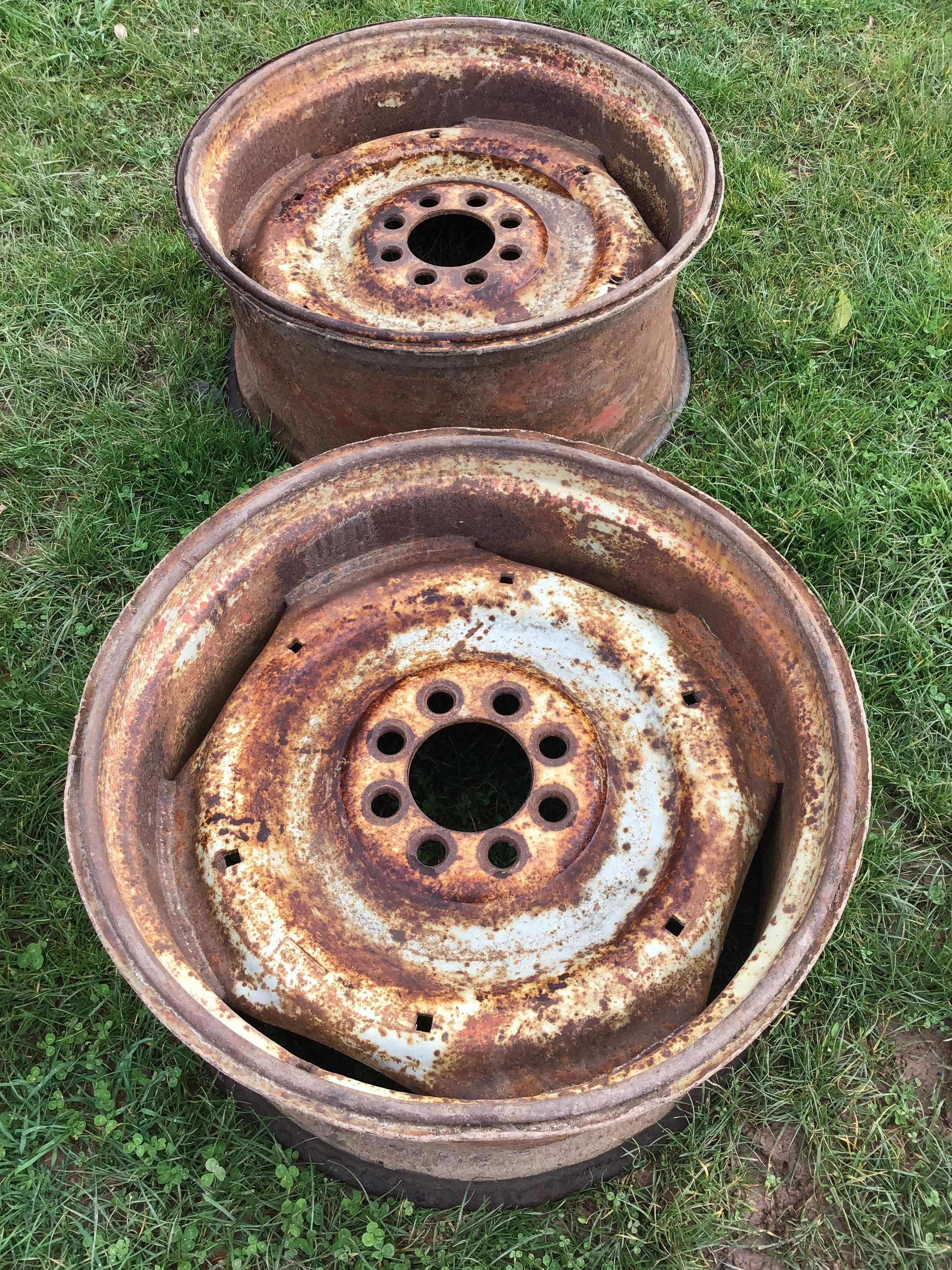 8 Stud rims 16.9x30 - 2