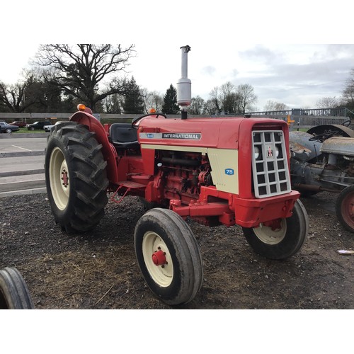 562 - International/KIMCO 676 6 cylinder tractor. Runs and drives, good tyres. No docs