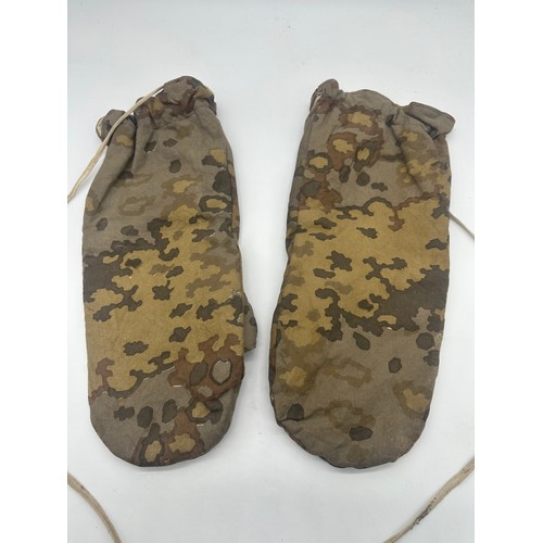 379 - German WWII SS winter gloves. 6 Colour camouflage with small white defect marks between the camo fro... 