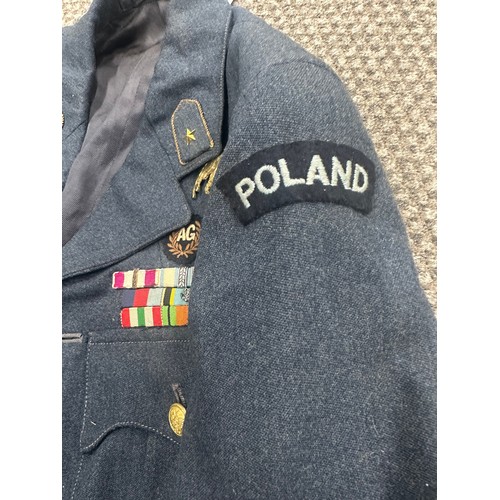 382 - WWII Polish 301 bomber air gunner Warren tunic. Complete with squadron metal badge of 301 DB, cloth ... 