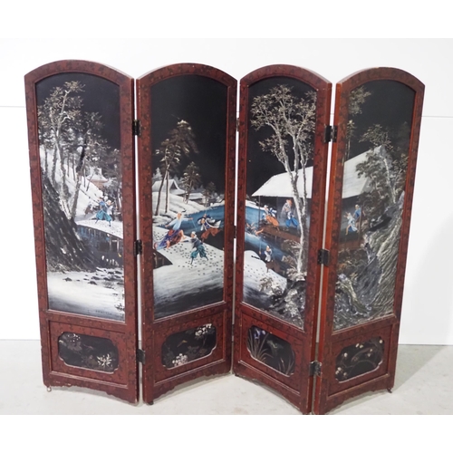 552 - Wooden room divider with oriental paintings on depicting battle H56