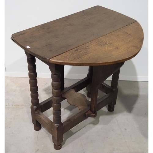 478 - Antique drop leaf butterfly table with bobbin legs in oak H28