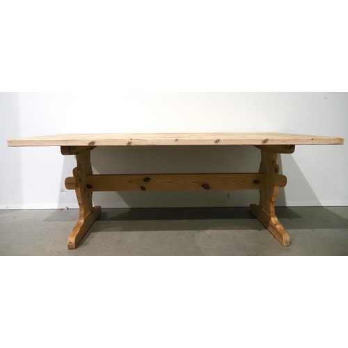 604 - Light pine dining table H28½