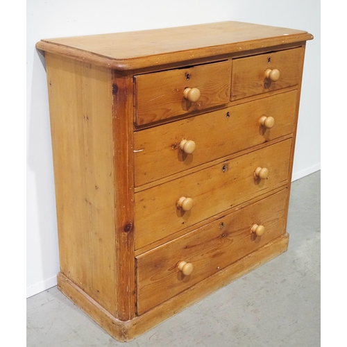 679 - Victorian pine chest of 2 short and 3 long graduated drawers H42