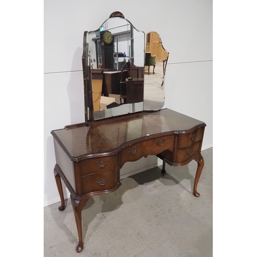 638 - Queen Anne style dressing table H31