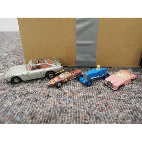 86 - Quantity of assorted toy cars to include Corgi 007 Aston Martin, Corgi Ferrari Formula 1, matchbox, ... 