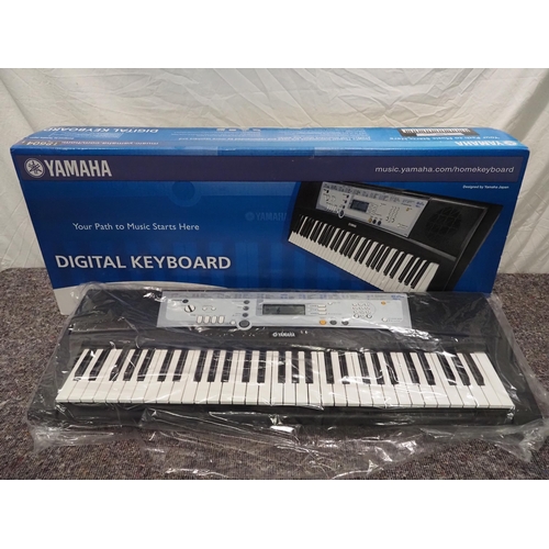 163 - Yamaha 18604 digital keyboard