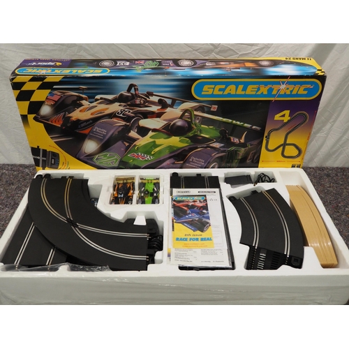 106 - Le Mans 24 Scalextric set in box