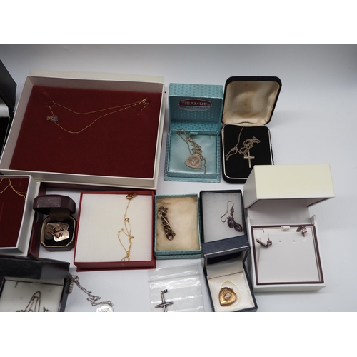 352 - Quantity of assorted rings, bracelets, necklaces, watches and earrings to include some silver and go... 