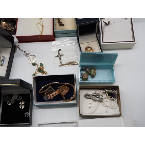 352 - Quantity of assorted rings, bracelets, necklaces, watches and earrings to include some silver and go... 