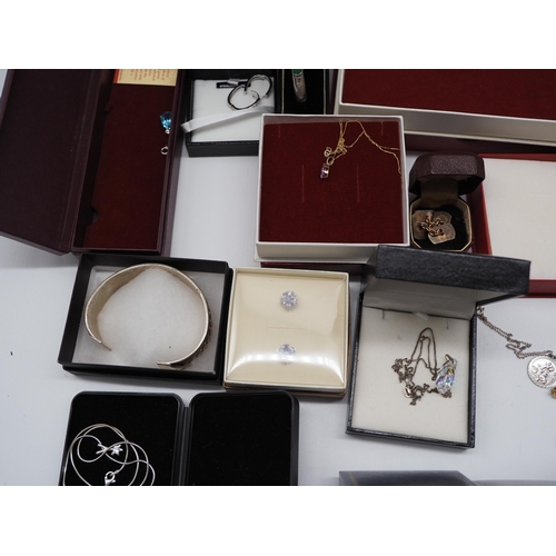 352 - Quantity of assorted rings, bracelets, necklaces, watches and earrings to include some silver and go... 