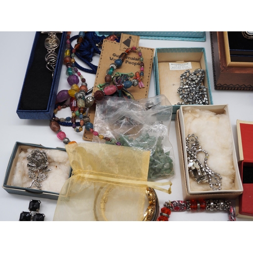 350 - Quantity of assorted costume jewellery to include some gold