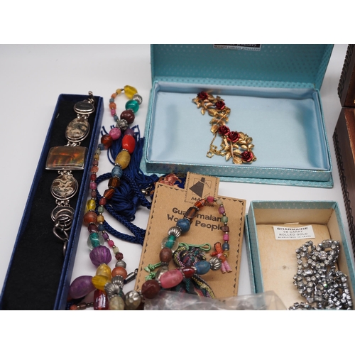 350 - Quantity of assorted costume jewellery to include some gold