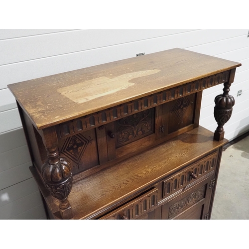 529 - Oak buffet sideboard H53