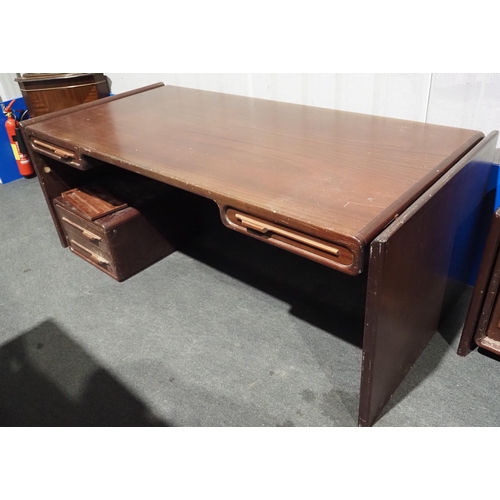 560 - Danish mid century style hardwood desk H30