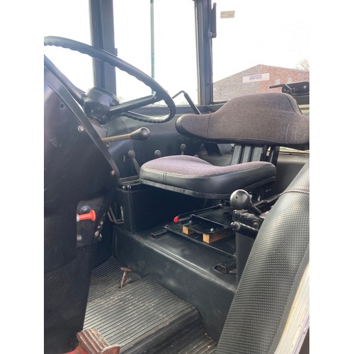 556 - International 684 tractor. 1980, Fully refurbished, excellent for road run, work horse or collection... 