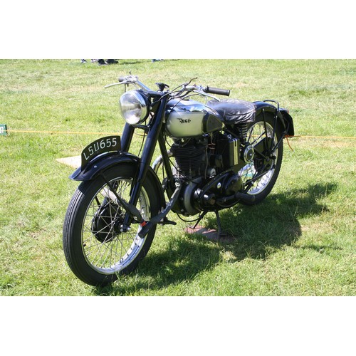 901 - BSA B31 motorcycle. 1947. 
Frame No- XB316902
Engine No- XB316053
A lovely example of a B31 in its o... 