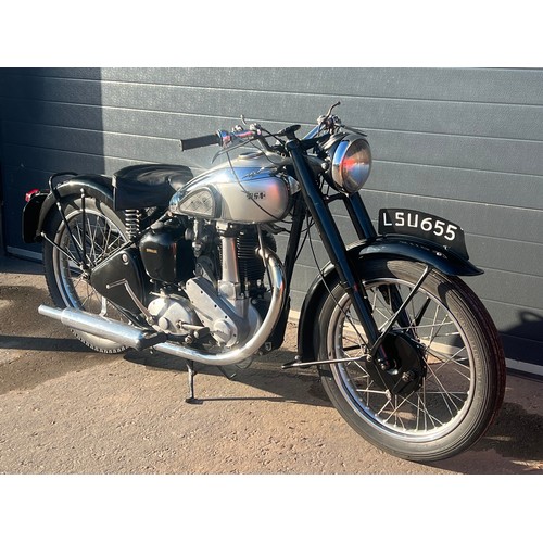 901 - BSA B31 motorcycle. 1947. 
Frame No- XB316902
Engine No- XB316053
A lovely example of a B31 in its o... 