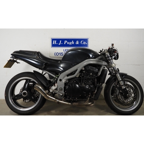 912 - Triumph 955I Speed Triple motorcycle. 2001. 955cc.
Runs and rides, digital dash, custom SS exhaust a... 