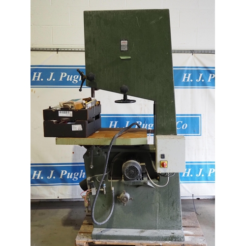 329 - Centauro CO/600 band saw. Comes with spare blades and accessories. 1994.