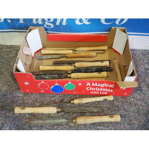 364 - Quantity of Ashley Iles Ltd. turning chisels