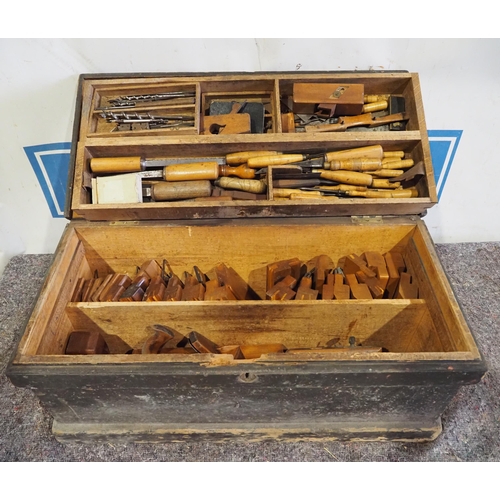 392 - Carpenters toolbox and contents