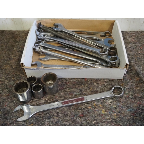 512 - Assorted Britool spanners and sockets