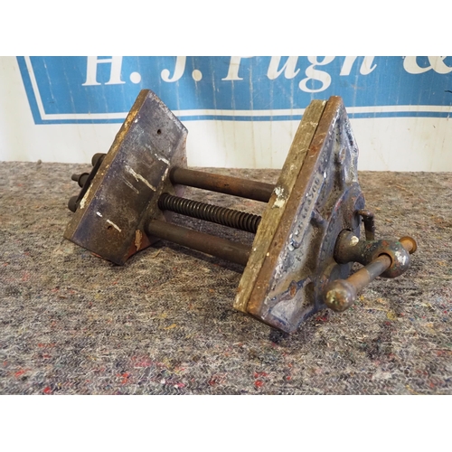 526 - Record 52½ Wood vice