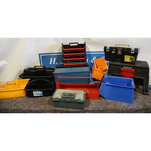 550 - Assorted toolboxes, lin bins and tool trays