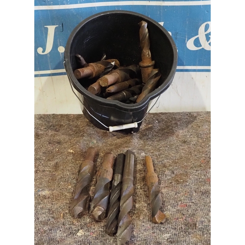 584 - Quantity of assorted large drilling bits