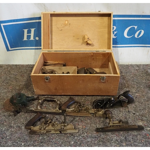 588 - Wooden tool box and contents of assorted plane parts including Record No. 78 and combination plane p... 