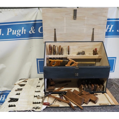 603 - Carpenters tool chest and contents of brace and bits, moulding planes, hammers, bull nose plane, chi... 