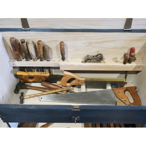 603 - Carpenters tool chest and contents of brace and bits, moulding planes, hammers, bull nose plane, chi... 